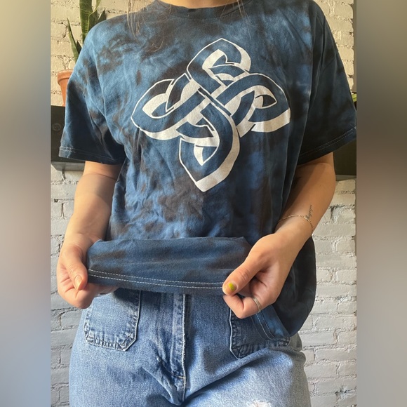 Lotus Band Tee - Picture 4 of 7